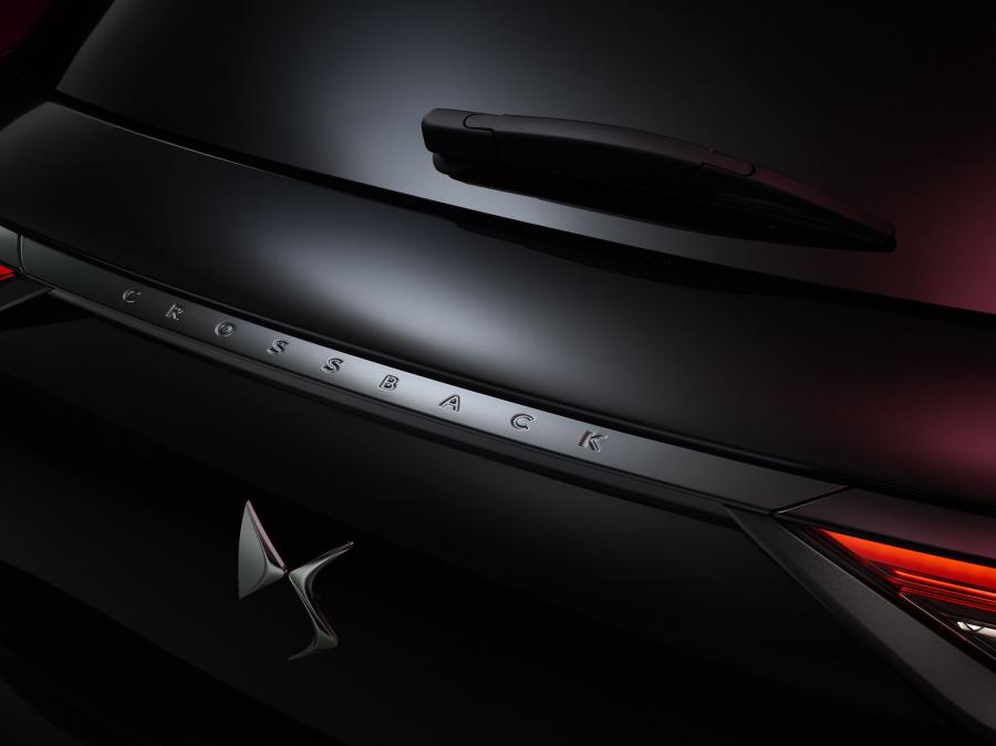 Логотип DS 3 Crossback La Premiere 2019 года  (WW) (фото 6 из 31)